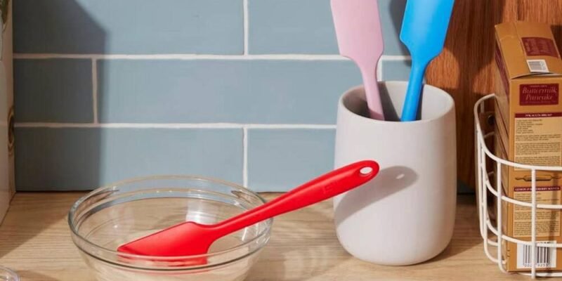 Environmentally Friendly Kitchen Appliances with Silicone Spatulas