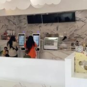 Self-Service Food Kiosks vs. Traditional Counter Service Which Is Better for Your Business