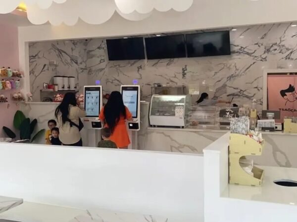 Self-Service Food Kiosks vs. Traditional Counter Service Which Is Better for Your Business