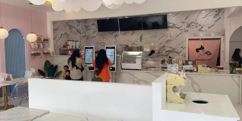 Self-Service Food Kiosks vs. Traditional Counter Service Which Is Better for Your Business