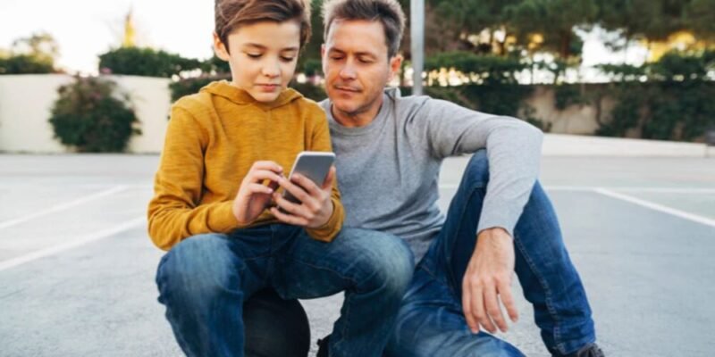 5 Questions to Answer Before Buying Your Child a Smartphone in the UK