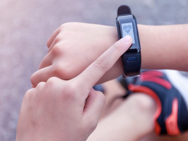 Why Are Smart Fitness Devices Popular Among Teens